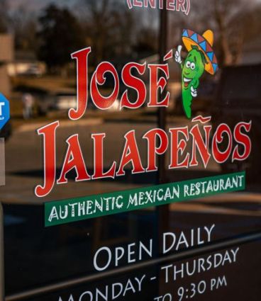 Happy guests at José Jalapeños